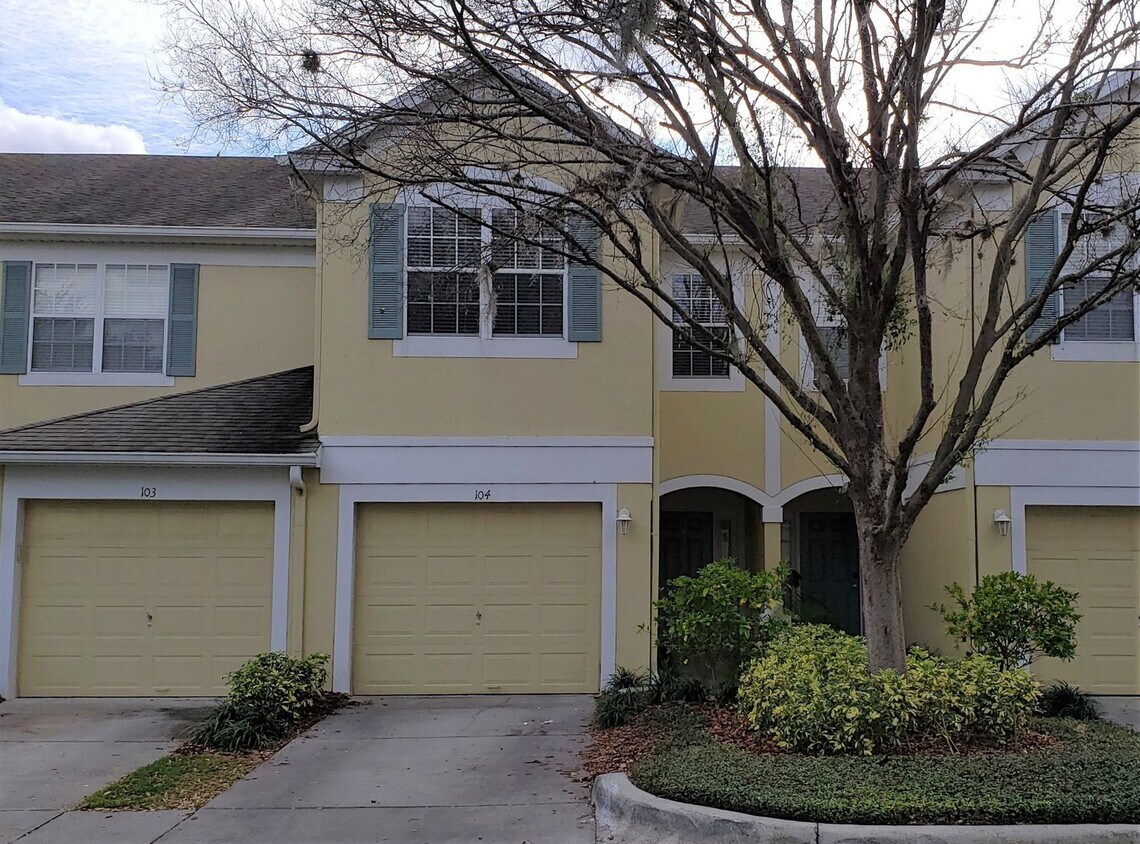 Foto principal - 2-story Spacious Townhome - Gated Communit...