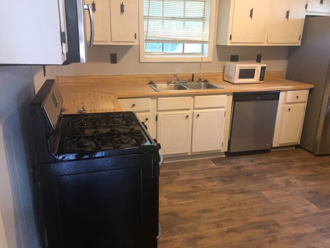 Building Photo - 3BR/2BA For Rent