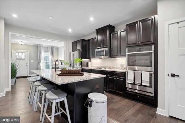 Foto del edificio - 1215 Benjamin Dr