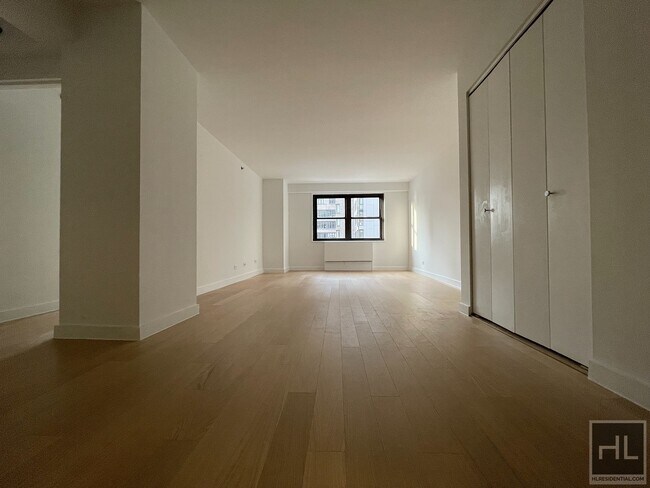 Building Photo - East 39th Street