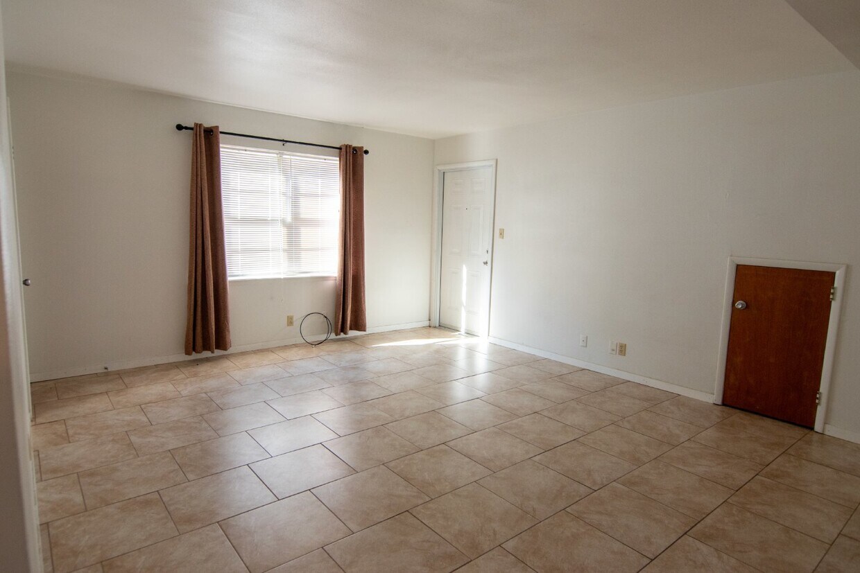 403 W 9th St Unit 13, Coffeyville, KS 67337 Room for Rent in Coffeyville, KS