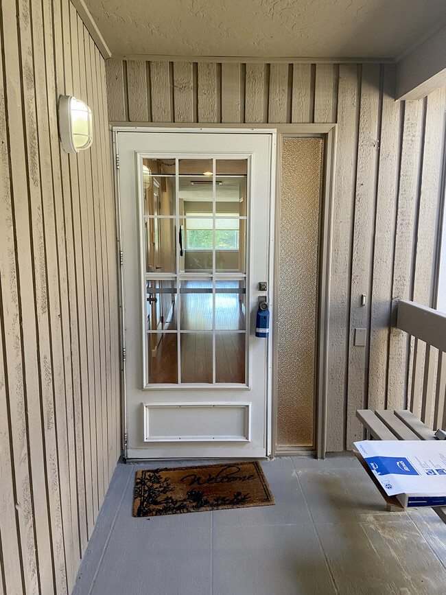 Building Photo - 9715 NE Juanita Dr