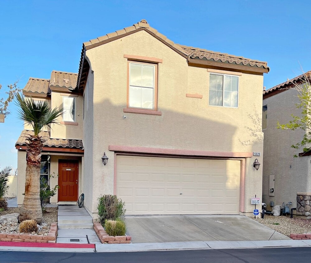Primary Photo - Beautiful 3 Bdrm, 3 Bath, 2 story home in SW