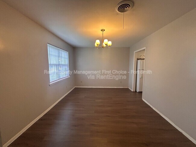 Foto del edificio - 6315 Crimson Ave