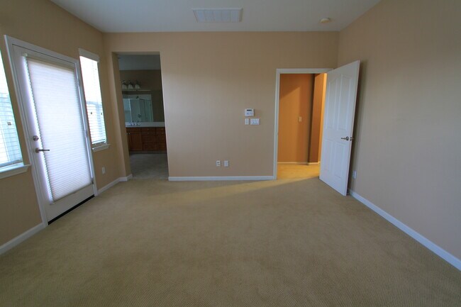 Building Photo - 165 W Santa Cruz Way
