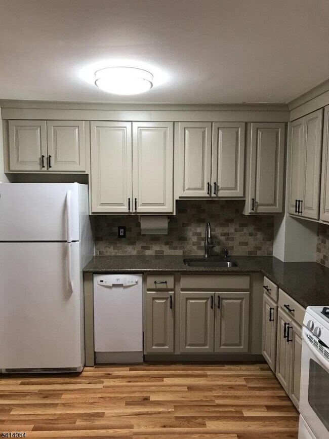 Building Photo - 819 Cricket Ln