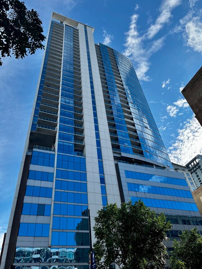 Foto del edificio - 303 W Ohio St
