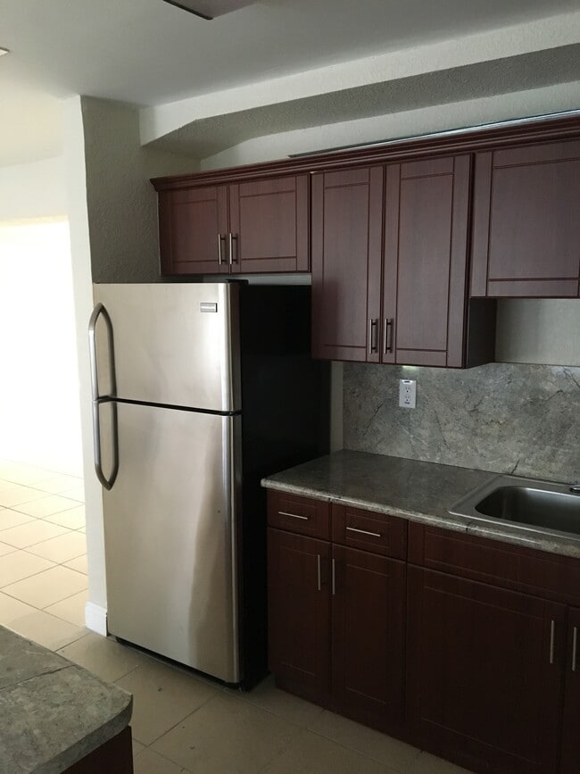 Foto del edificio - 681 SW 29th Ter