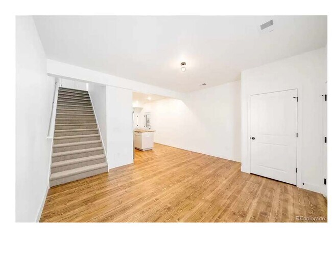 Foto del edificio - 4003 Blue Pine Ln