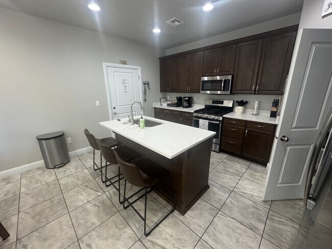Foto del edificio - Fully Furnished Sienna Hills 3 bed 2.5 bat...