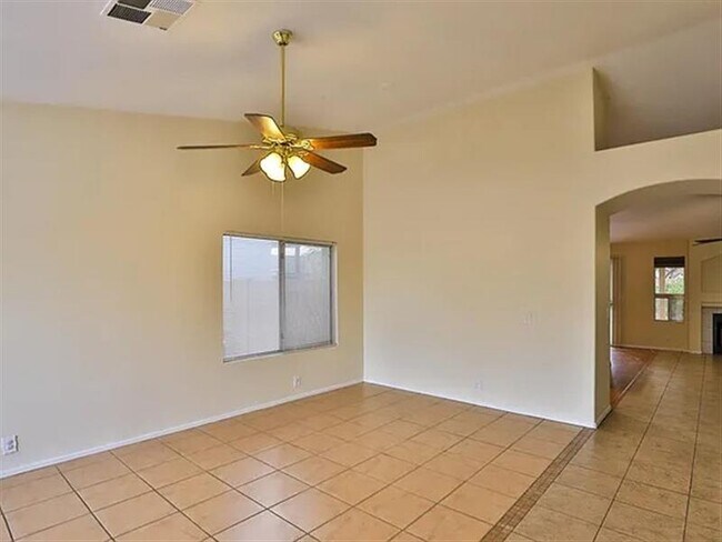 Building Photo - Glendale Sweet Home F1