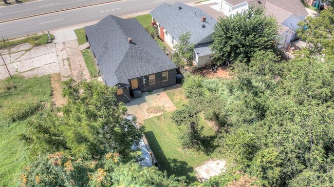 Foto del edificio - 1421 NE 8th St