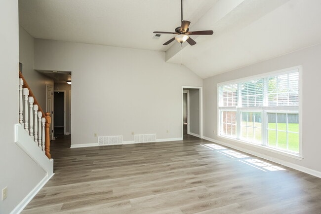 Foto del edificio - 6365 Gardener Cove