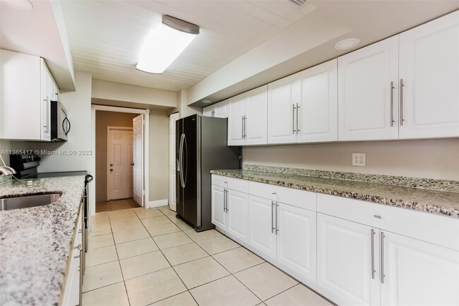Foto del edificio - 8710 SW 200th St