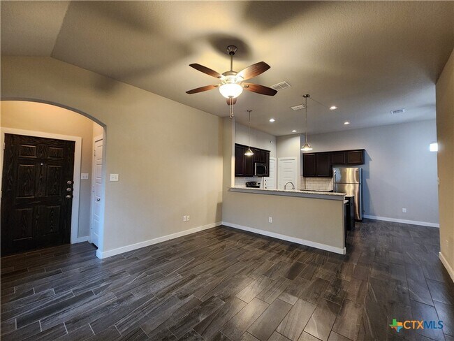 Building Photo - 506 Creekside Frst