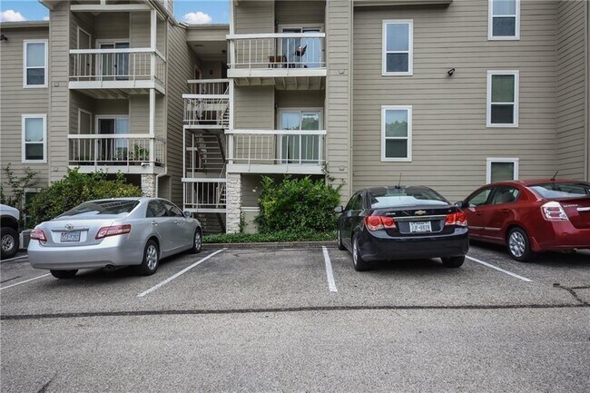 Building Photo - 114 E 31st St