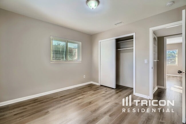 Building Photo - 2020 Magnolia Dr