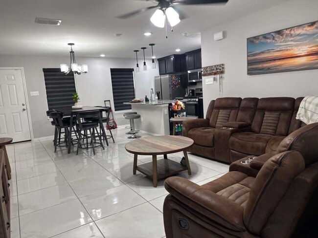 Building Photo - 5013 Castano Dr
