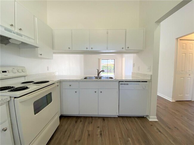 Building Photo - 1376 Hendren Dr