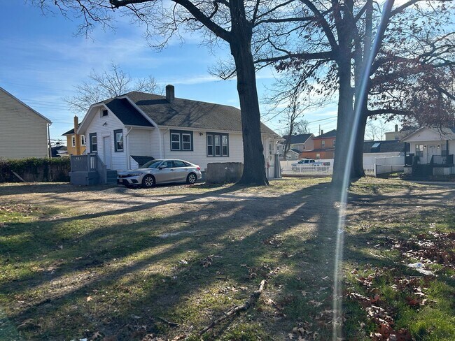 Foto del edificio - Amazing 2 bedroom with large bonus room for rent in Asbury Park!