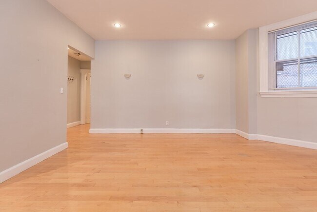 Building Photo - 135 Marlborough St