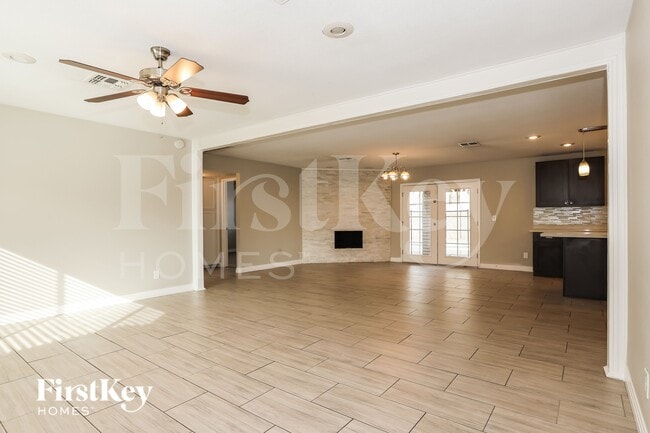 Foto del edificio - 4818 W Christy Dr