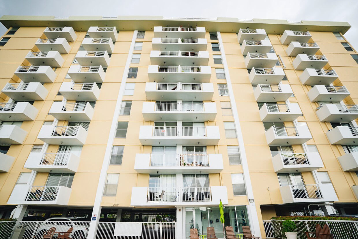 Photo - 2000 NE 135th St (North Miami, FL)