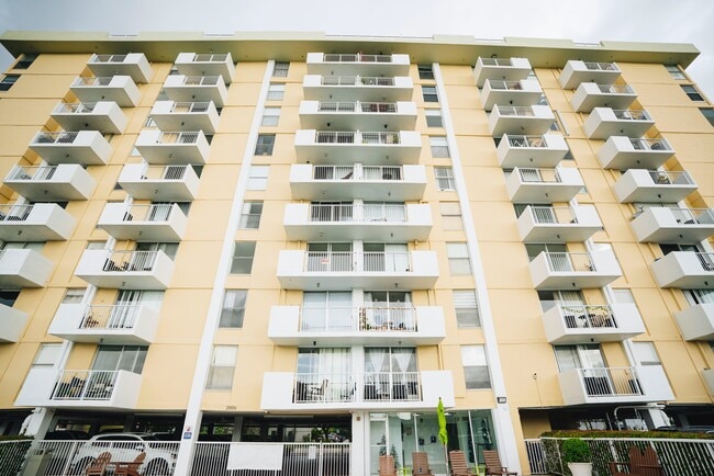 Photo - 2000 NE 135th St Apartment