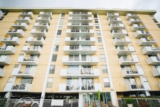 Building Photo - 2000 NE 135th St