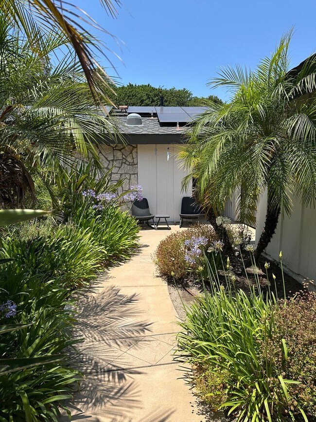 Foto del edificio - Well Maintained 3 Bedroom Home w/Solar