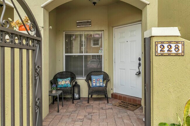 Foto del edificio - 228 Lake Monterey Cir