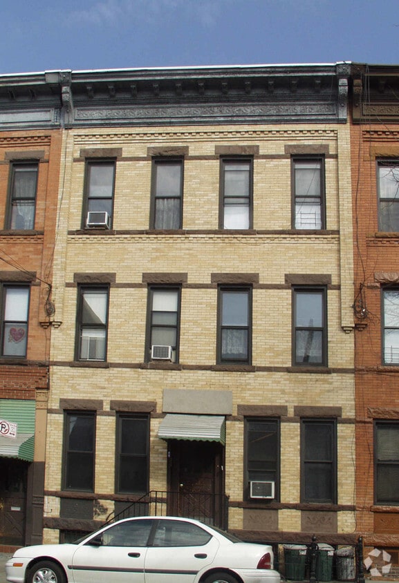 Primary Photo - 553 Seneca Ave