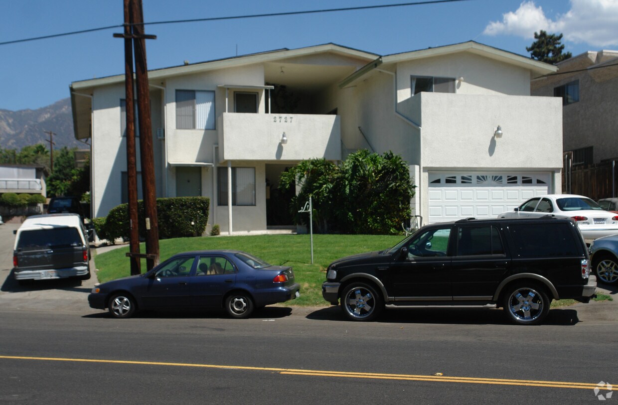Primary Photo - 2727 Montrose Ave