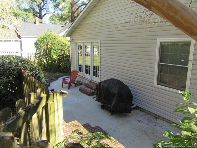 Building Photo - 597 Greenland Dr