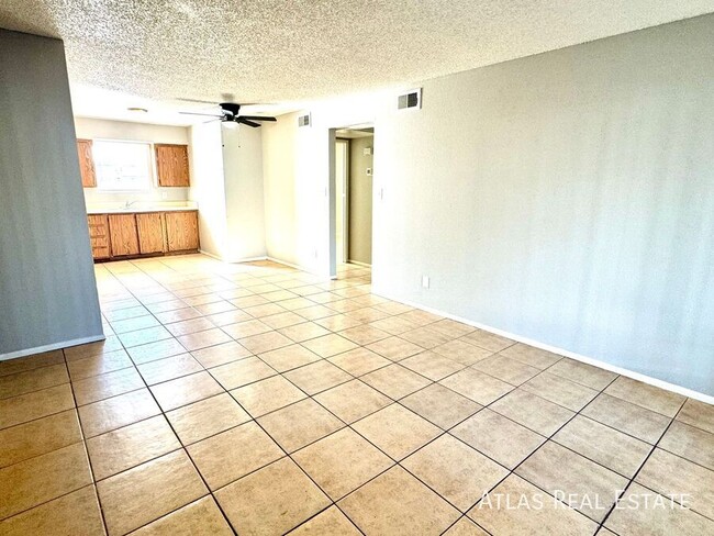 Building Photo - ONE MONTH FREE-2 Bed/1 Bath Ready for Move In