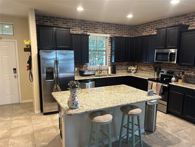 Foto del edificio - 8137 Lakeview Crossing Dr