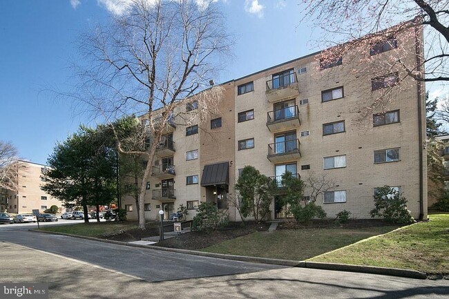 Building Photo - 400 Glendale Rd