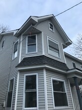 Building Photo - 114 Monmouth St