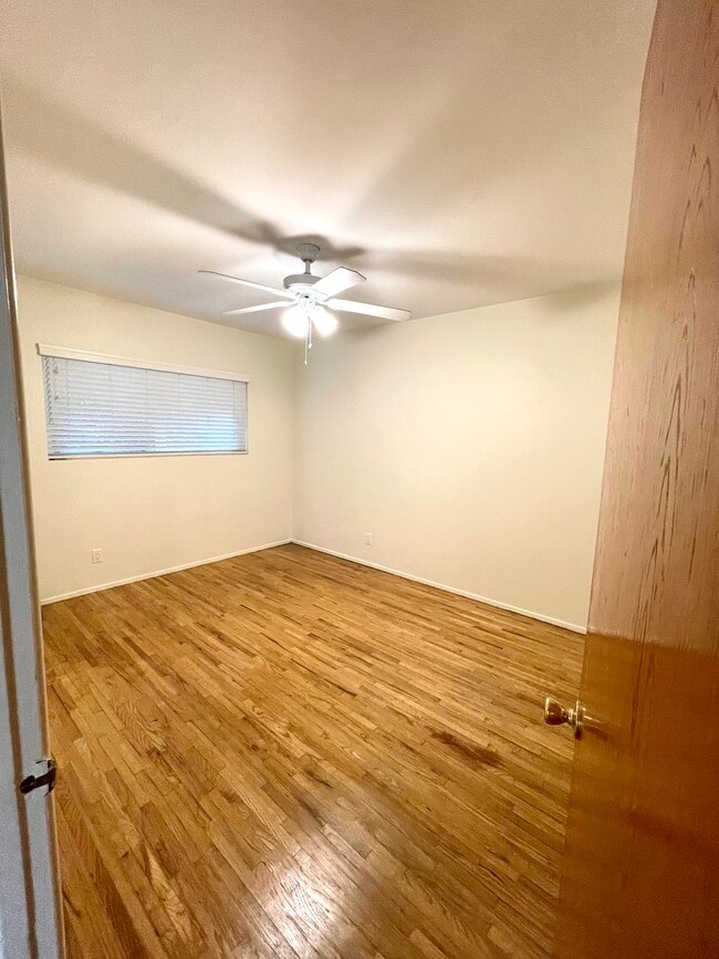 #2 bdrm 1 - 4041 S Centinela Ave