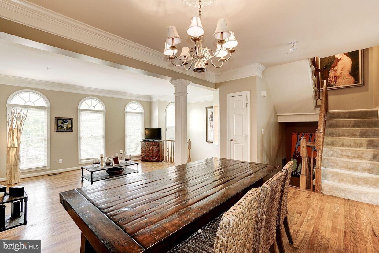 Foto principal - 1805 Fallbrook Ln