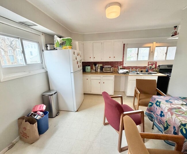 Photo - 3 Bedroom Apartment in Burlington VT Available 6/1!