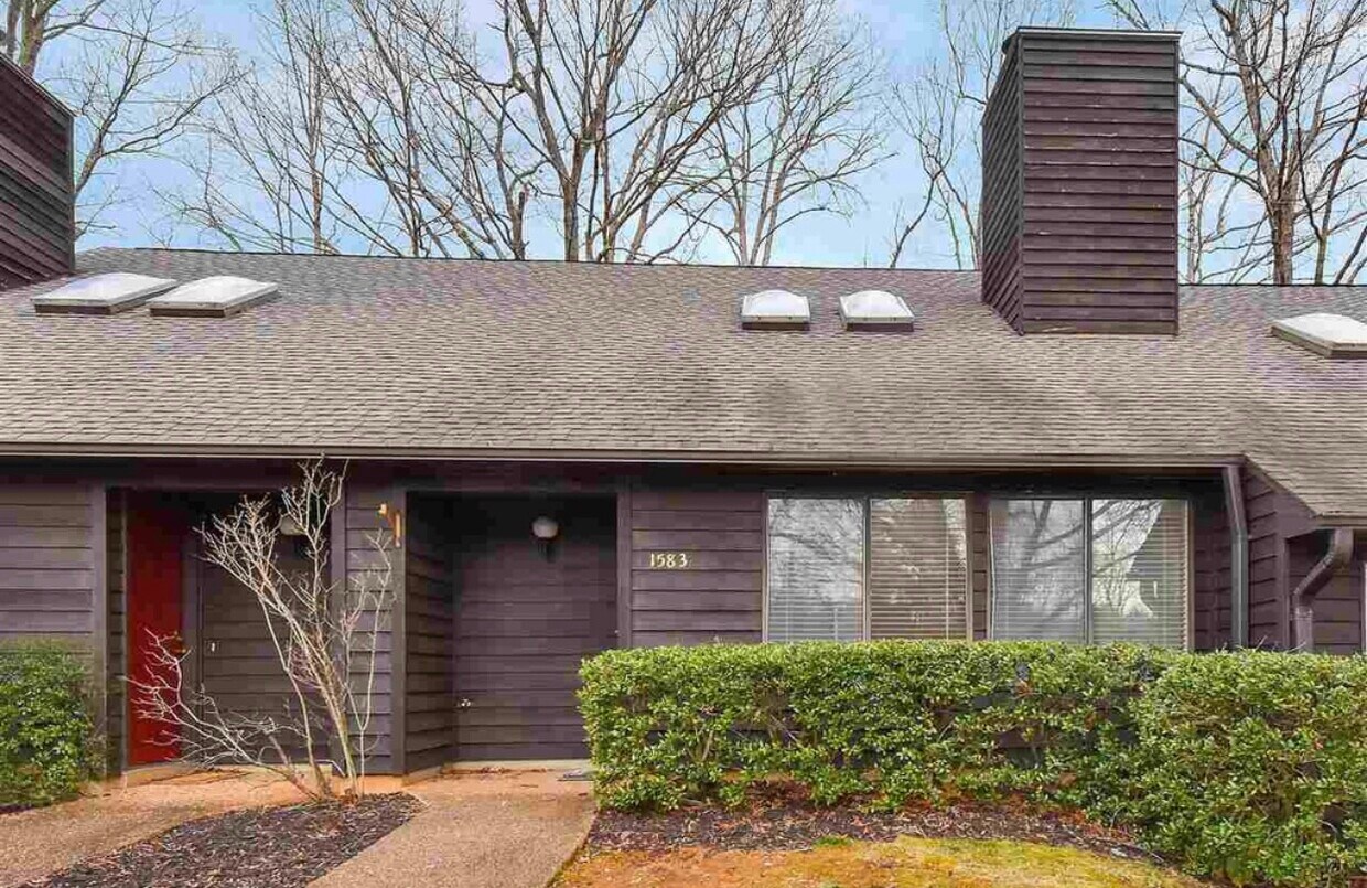 Primary Photo - 1583 Birnam Dr