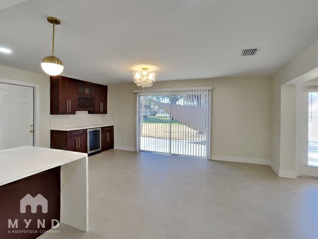 Foto del edificio - 10100 Paradise Blvd