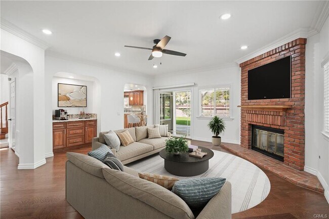 Building Photo - 8041 Valley Flores Dr