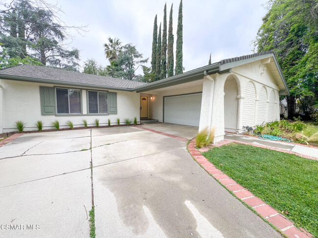 Building Photo - 185 N Sabra Ave
