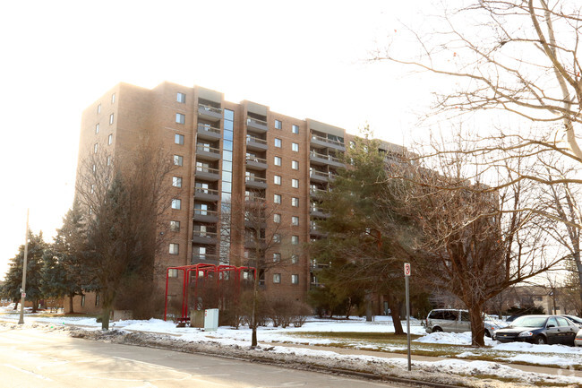 Foto del edificio - Capitol Commons Seniors Apartments