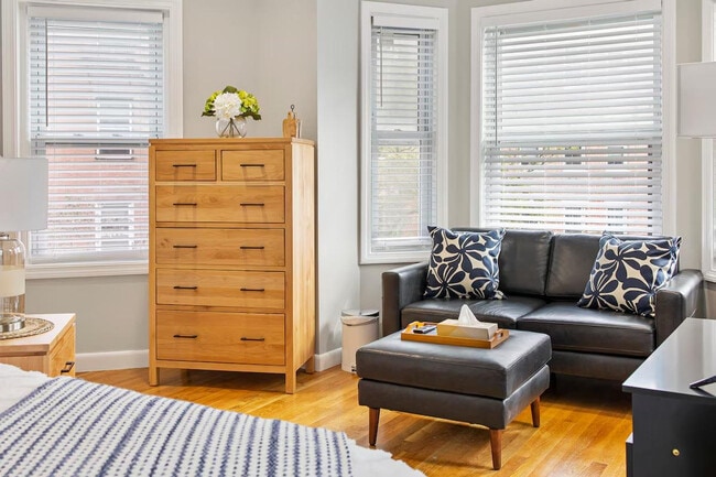 Building Photo - 2 Holden Ct