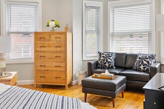 Building Photo - 2 Holden Ct