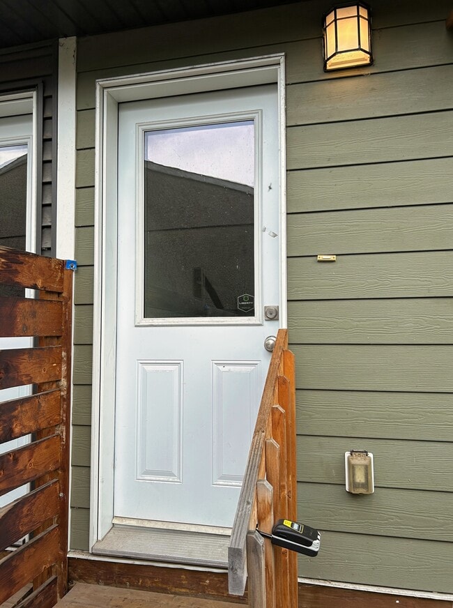 Building Photo - 10509-10122 122 Ave NW