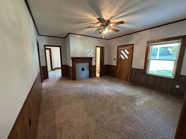 Foto del edificio - Great 3-BR, 1.5 BA House for Rent Near Lak...